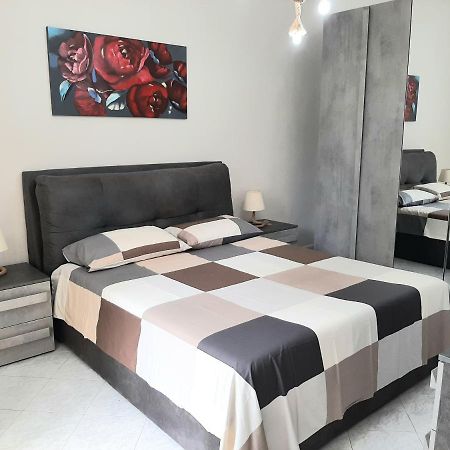 La Casa Di Nino Villa Portici Luaran gambar